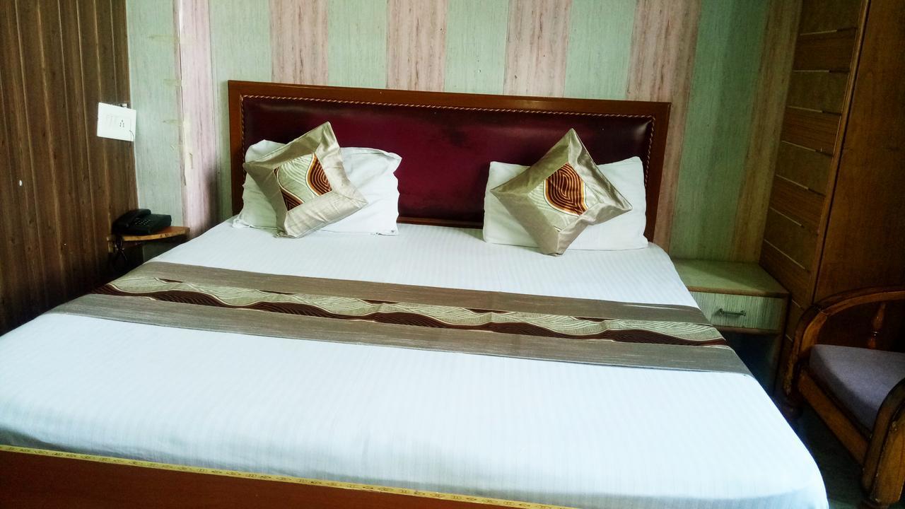 Royal View Hotel Shimla Buitenkant foto